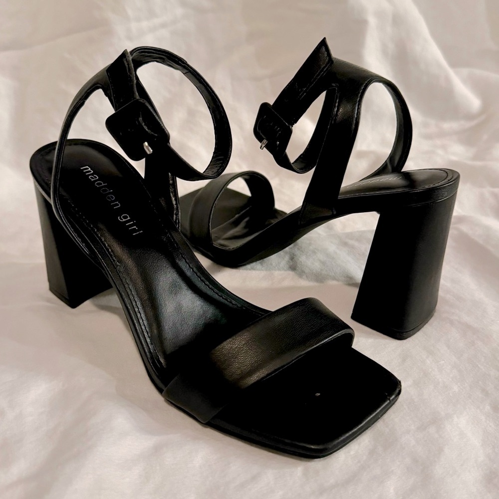 MADDEN GIRL | WOMEN’S WINNII HEELS | ADJUSTABLE STRAP & BUCKLE | BLACK | SIZE 7